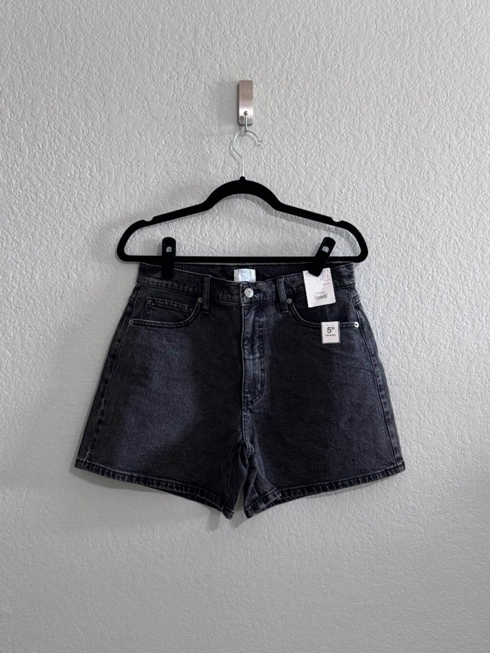 Time and Tru High Rise Denim Shorts Washed Black Size 8 NWT 5" Inseam